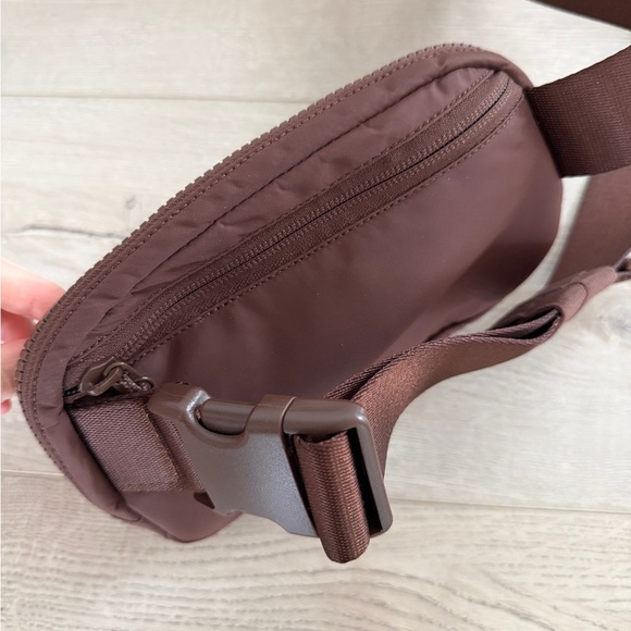 Lululemon Everywhere Belt Bag 1L in Java | Chocolate Brown - Picture 8 of 11